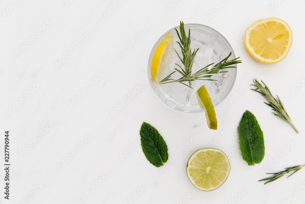 Gin tonic cocktail drink with green lime white background - obrazy, fototapety, plakaty 