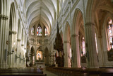 Fototapeta Paryż - Intérieur de la Basilique Notre-Dame-des-Enfants à Châteauneuf-sur-Cher (18190), département du Cher en région Centre-Val de Loire, France