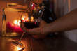© Andrea - Calice di vino con  candele sullo sfondo