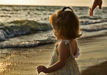 Wall Mural - little girl on the beach