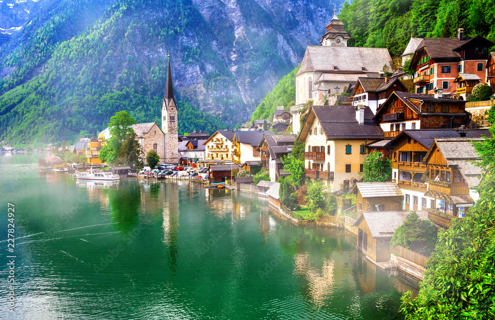 Landmarks of Austria - emerald lake and beautiful village Halstatt in Austrian Alps - obrazy, fototapety, plakaty 