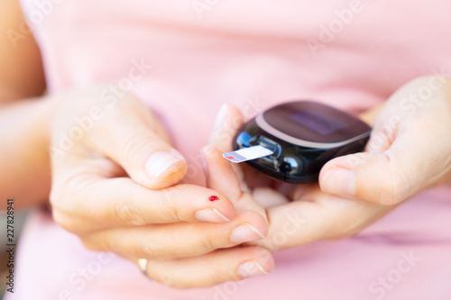 Fotografía Measuring blood sugar level with blood glucose metr, world diabetes day concept