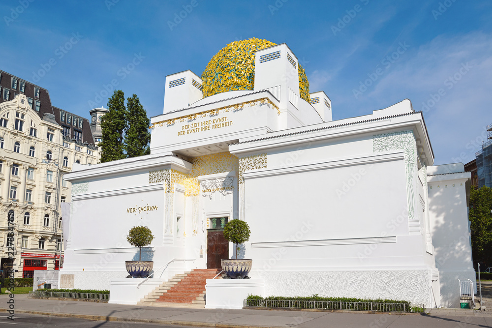 Exterior of Golden dome of Vienna Secession building. August 2018 - obrazy, fototapety, plakaty 