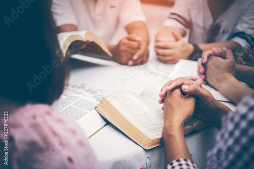 Cuadros en Lienzo Christians are congregants join hands to pray and seek the blessings of God, the Holy Bible
