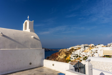 Wall Mural - Santorini, Greece. Picturesque view of traditional cycladic Santorini houses on cliff