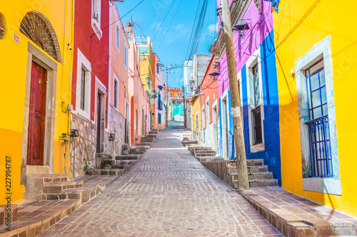 Fotografía Colorful alleys and streets in Guanajuato city, Mexico