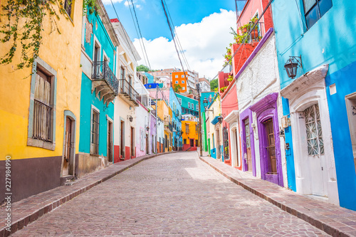 Fotografía Colorful alleys and streets in Guanajuato city, Mexico