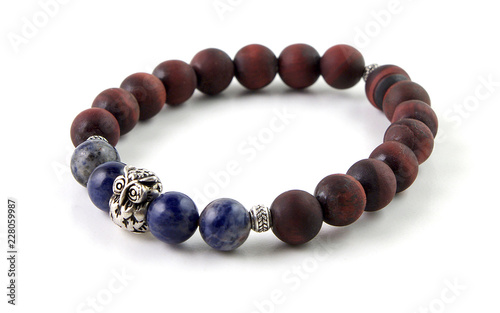 Fotomural Unpolished red tiger's eye stone bracelet with sodalite gemstone and silver owl