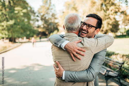 Photographie Family reunion. Father and son hugging outdoors.