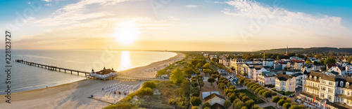 Luftbild Ahlbecker Strand mit Seebrücke und Promenade Fotobehang