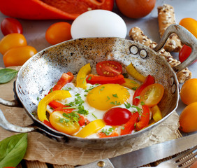 Wall Mural - Fried egg with a bell pepper and tomatoes