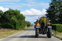 Tracteur Sur Route De Campagne