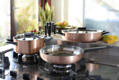 Fotografía set of cookware on the hob