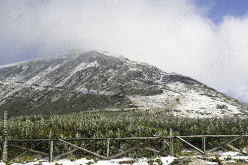 Dekoracja na wymiar  sniezka-gora-w-karkonoszach-w-zimowej-szacie