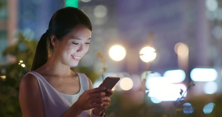 Canvas Print - Woman use of mobile phone in city at night