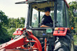 © hideo tsuto - トラクターに乗り後ろを振り向く男性