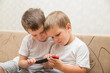 © YuliaB - Two little boys with smartphone