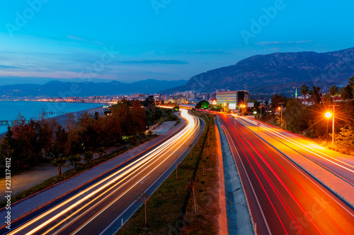 Photographie Long exposure photo of traffic on the move -Alanya, Turkey