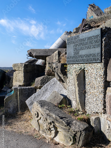 Plakat Pomnik na gruzach Birkenkopf w Stuttgarcie