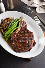 Wall Mural - Beef steak with asparagus and mushrooms