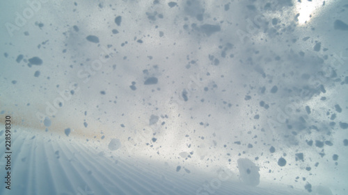 Fotografía POV: Wild avalanche rushes down the groomed ski slopes in the beautiful Alps