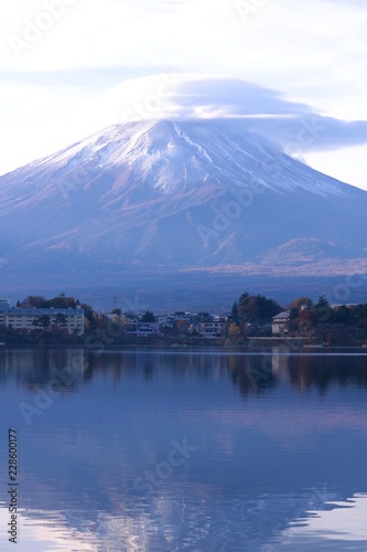 秋の傘雲かぶった富士山 河口湖の富士山 Stock Photo Adobe Stock 秋の傘雲かぶった富士山 河口湖の富士山 Stock Photo Adobe Stock