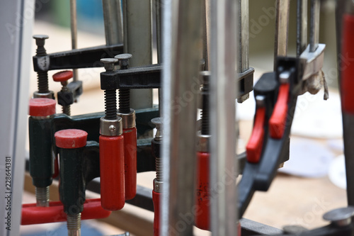 Fotografiet serrage outils outillage travail emploi chomage travail job metier