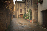 Fototapeta Uliczki - Flowery streets on a rainy spring day in a small magical village Pienza, Tuscany