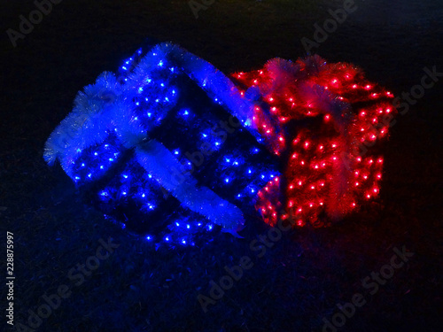 Fotografía Christmas decoration with Illuminated gift boxes - red and blue lamps