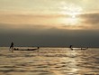 Rybacy na Jeziorze Inle tuż po wschodzie słońca - Birma