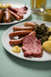 © Christin Klose - Oldenburger Grünkohl mit Pinkel, Kohlwurst, Kassler Nacken,  Kartoffeln und Senf