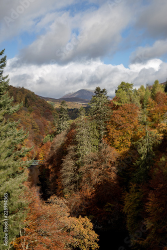 River Garry at Pitlochry Perthshire Scotland in Autumn Tableau sur Toile