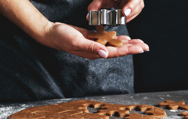 Aufkleber - Woman cooking Christmas holiday cookies ginger men