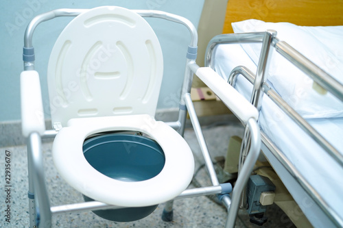 Commode Chair Or Mobile Toilet Can Moving In Bedroom Or Everywhere