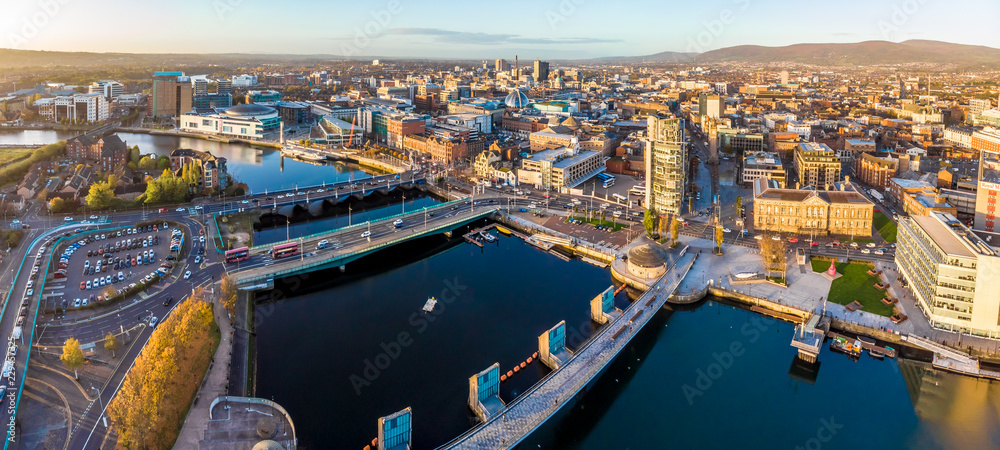 Aerial view of Belfast in autumn - obrazy, fototapety, plakaty 