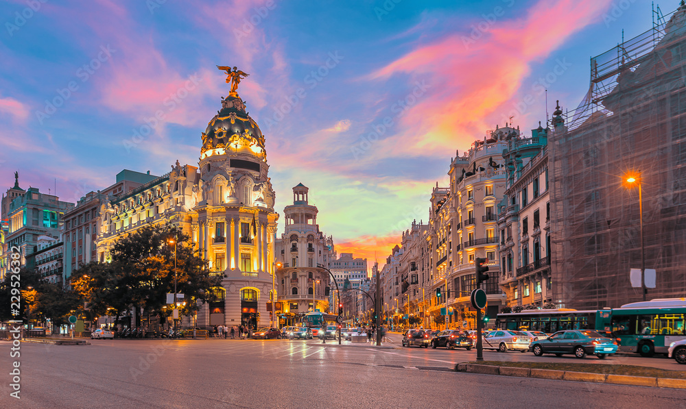 Obraz na płótnie Madrid city skyline gran via street twilight , Spain w salonie