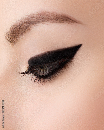 eyelid liner