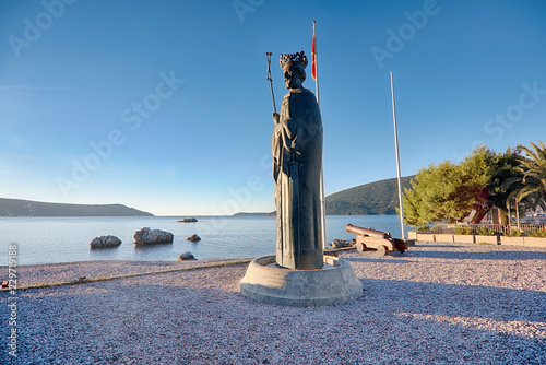 Fotografie, Obraz Statue of king Stephen Tvrtko I in port of Herceg Novi, Montenegro