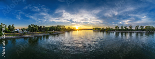 Fotomural Abends über dem Rhein bei Eich