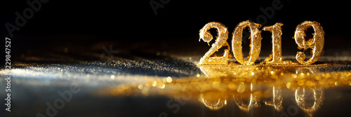 Fotografía 2019 in sparkling gold numbers celebrating the New Year