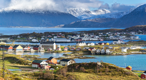 Fotografía  Sommaroy, a populated island located about 36 kilometres west of the city of Tromso in the western part of Troms county, Norway