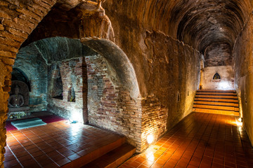 Canvas Print - The ancient tunnel of Umong temple