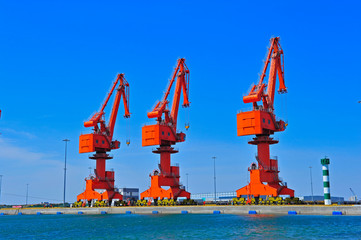 Port crane bridge and bulk carrier