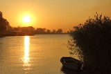 Fototapeta Zachód słońca - sunset on lake