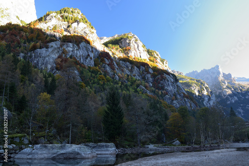 Cuadros en Lienzo Mello’s Valley, the Italian Yosemite