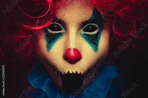 Fotomural Creepy clown close up halloween portrait on black background