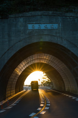 夕陽　屋島スカイウェイ　トンネル東側から西向きに撮影(香川県高松市)