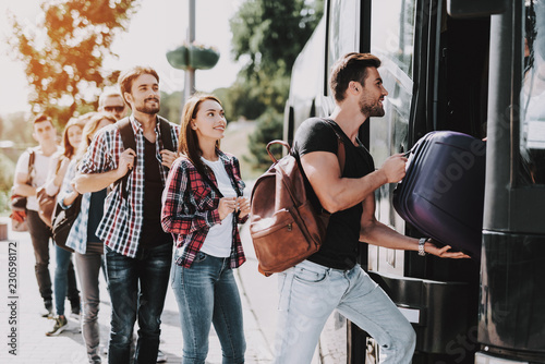 Fotomural Group of Young People Boarding on Travel Bus