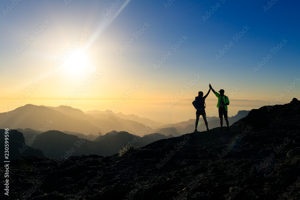 Couple hikers celebrating success concept in mountains - obrazy, fototapety, plakaty 