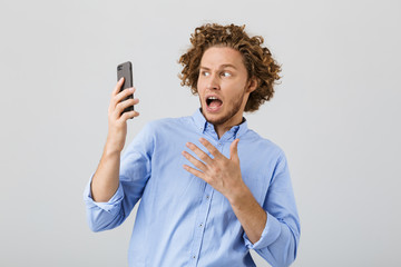 Poster - Portrait of a shocked young man with curly hair